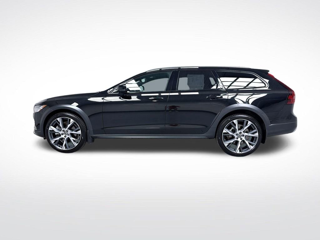 Used 2025 Volvo V90 B6 Cross Country Ultra w/ Climate Package AWD/4WD image 11