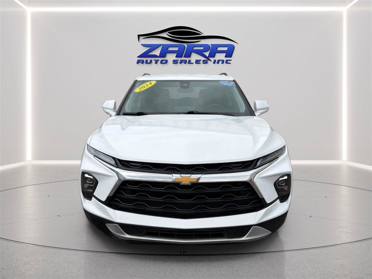 Used 2024 Chevrolet Blazer LT w/ Convenience Package AWD/4WD image 2