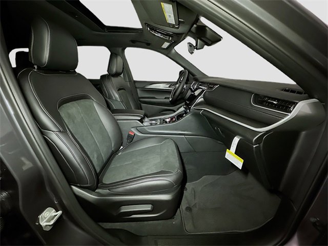 New 2025 Jeep Grand Cherokee 4WD image 32