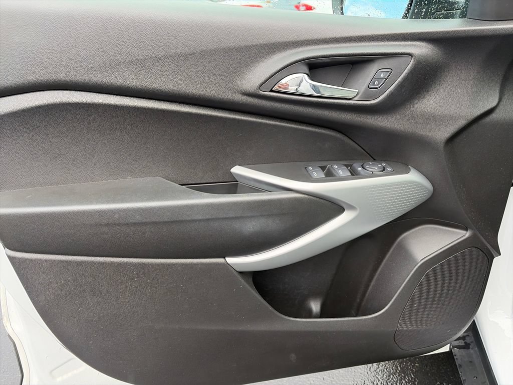 Used 2024 Chevrolet Trax RS w/ Sunroof Package FWD image 16