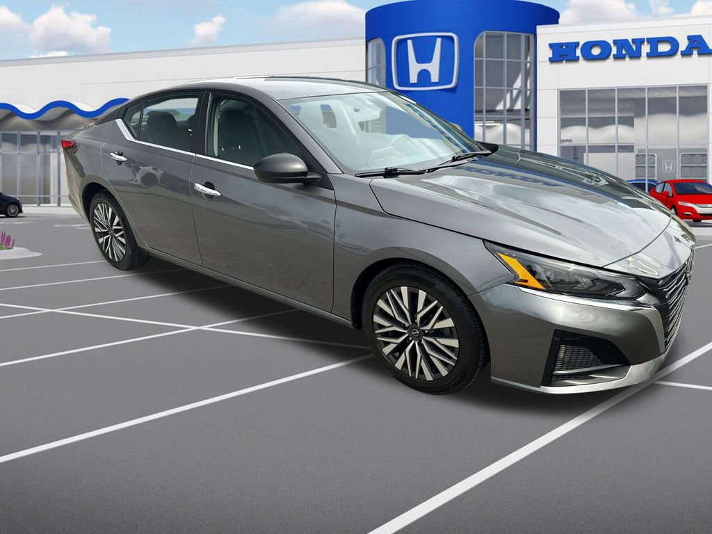 Used 2024 Nissan Altima 2.5 SV image 1