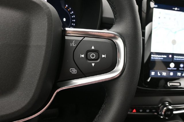 New 2026 Volvo XC40 B4 Core w/ Protection Package Premier FWD image 23