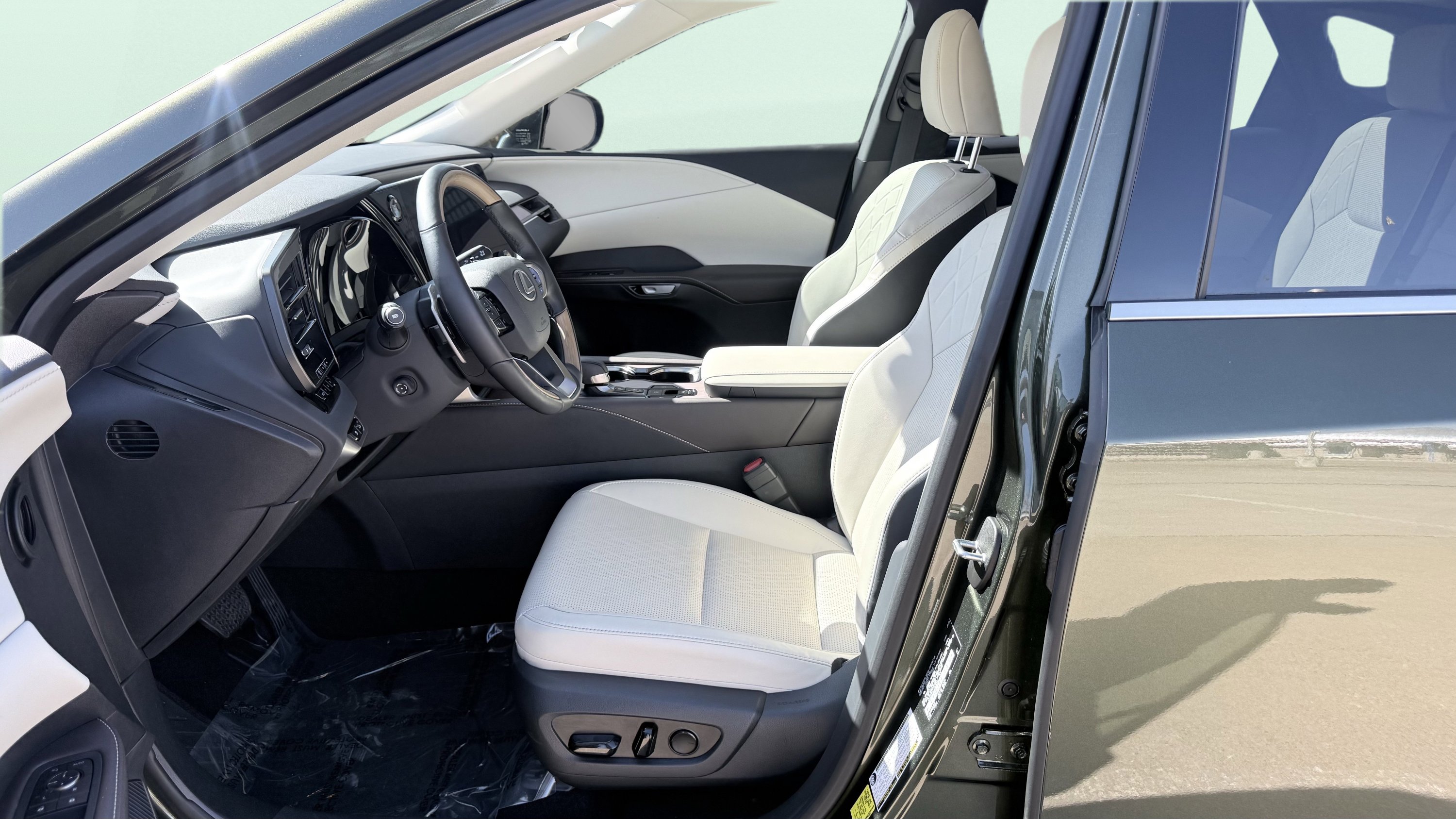 Used 2026 Lexus RX 350 Premium Plus w/ Accessory Package (Z1) FWD image 23