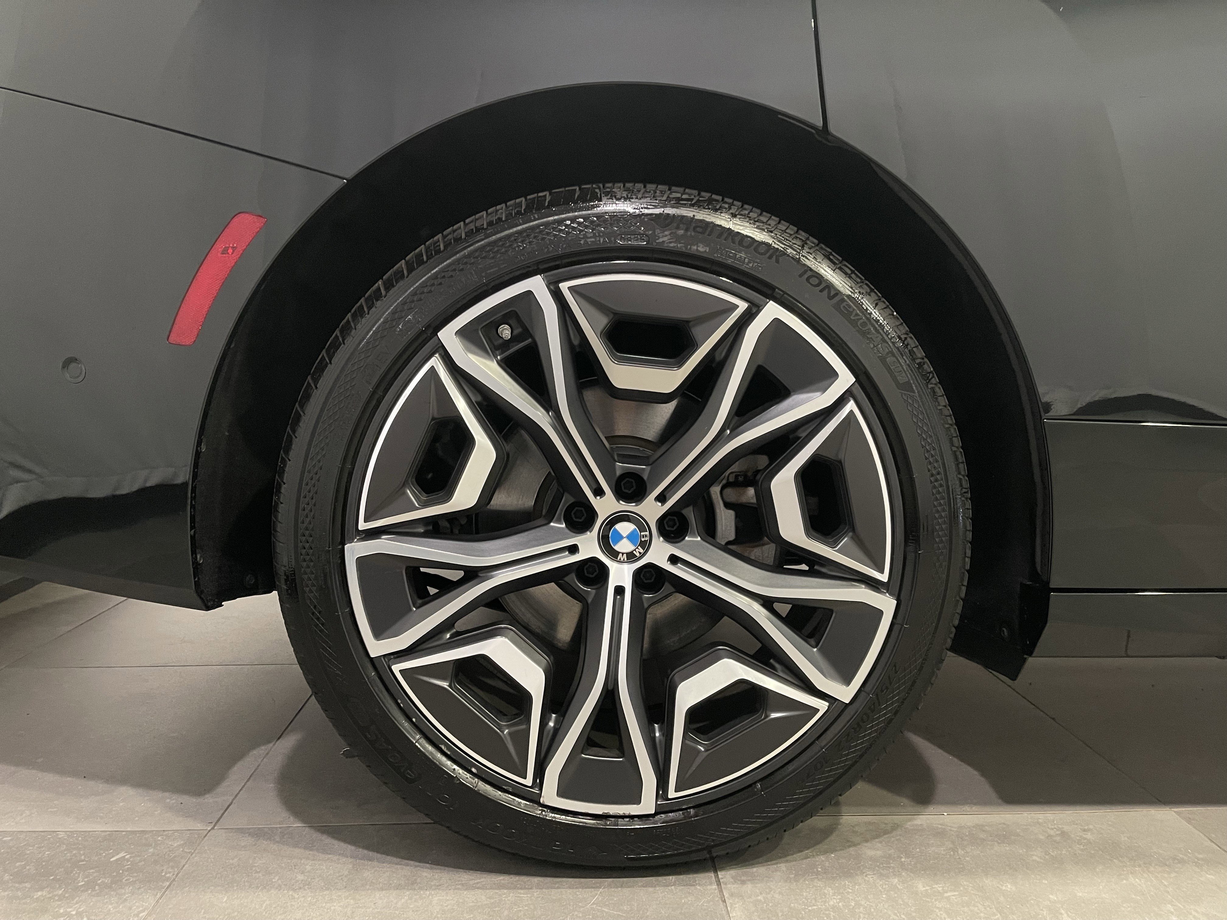Used 2026 BMW iX xDrive45 AWD/4WD image 9