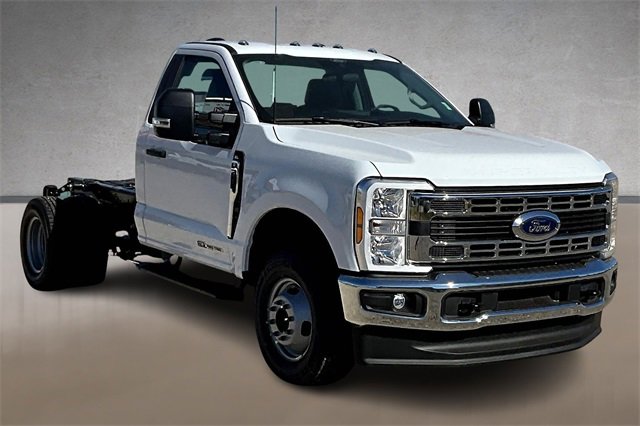 New 2026 Ford F350 XL w/ XL Chrome Package image 2
