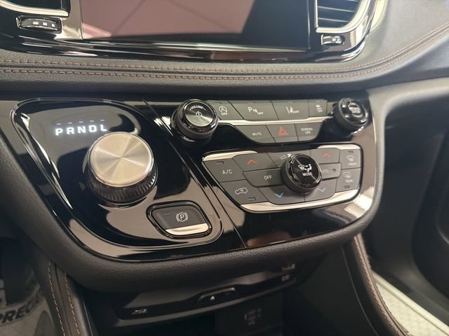 New 2026 Chrysler Pacifica Pinnacle image 15
