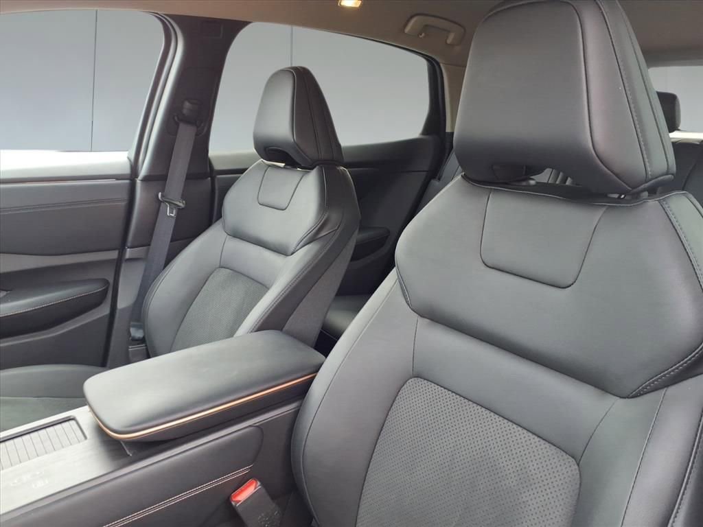 Used 2025 Nissan Ariya FWD image 14