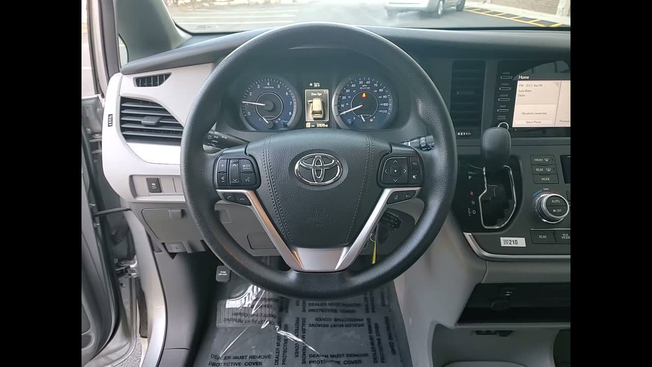 Used 2020 Toyota Sienna L image 20