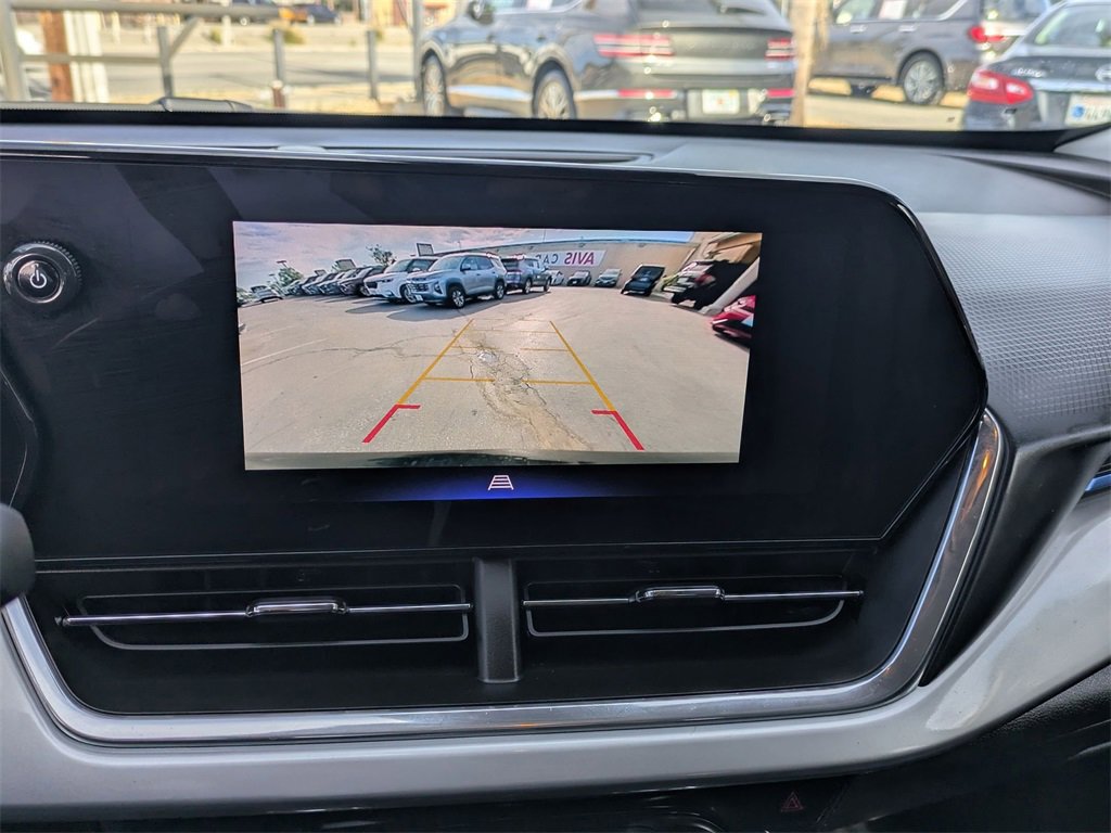 Used 2025 Chevrolet Trax LT w/ LT Convenience Package image 18