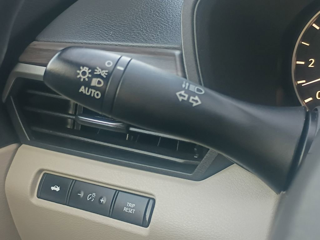 Used 2025 Nissan Altima 2.5 SV FWD image 12