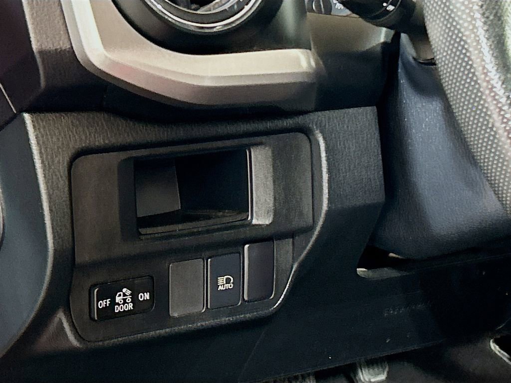 Used 2018 Toyota Tacoma SR5 RWD image 8