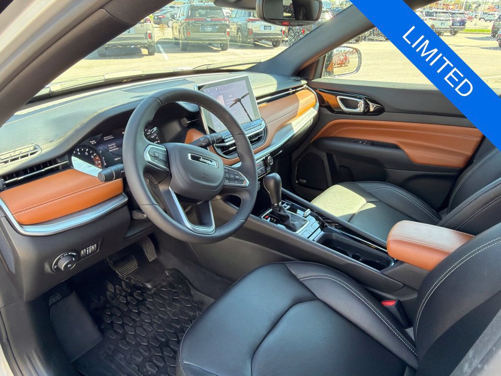 Used 2025 Jeep Compass Limited w/ Sun & Sound Group AWD/4WD image 14