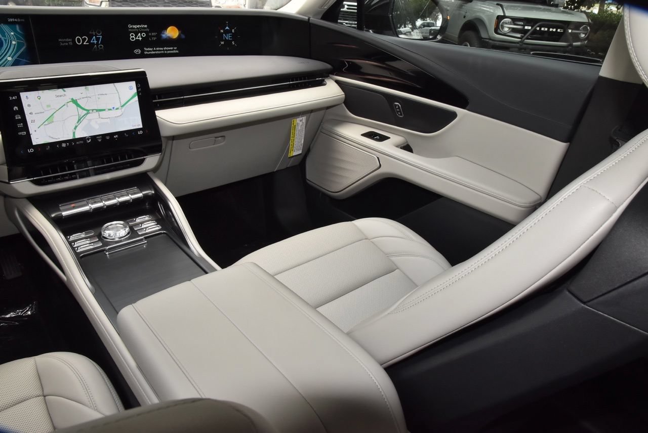 New 2026 Lincoln Nautilus Premier AWD/4WD image 17