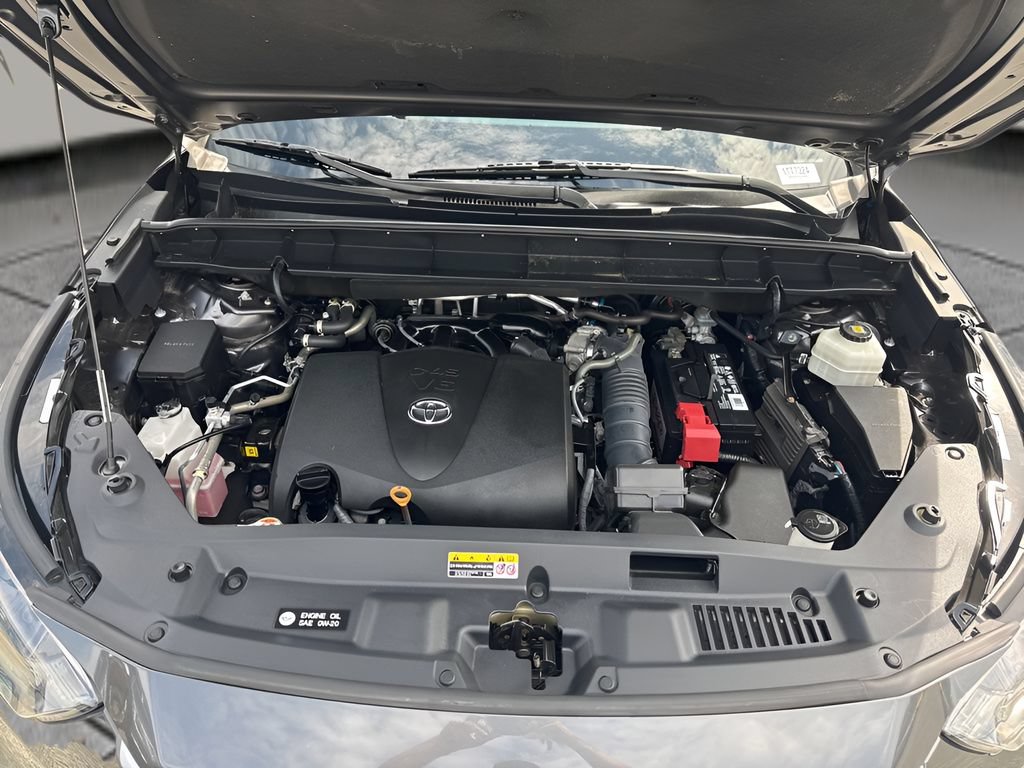 Used 2022 Toyota Highlander XLE FWD image 32