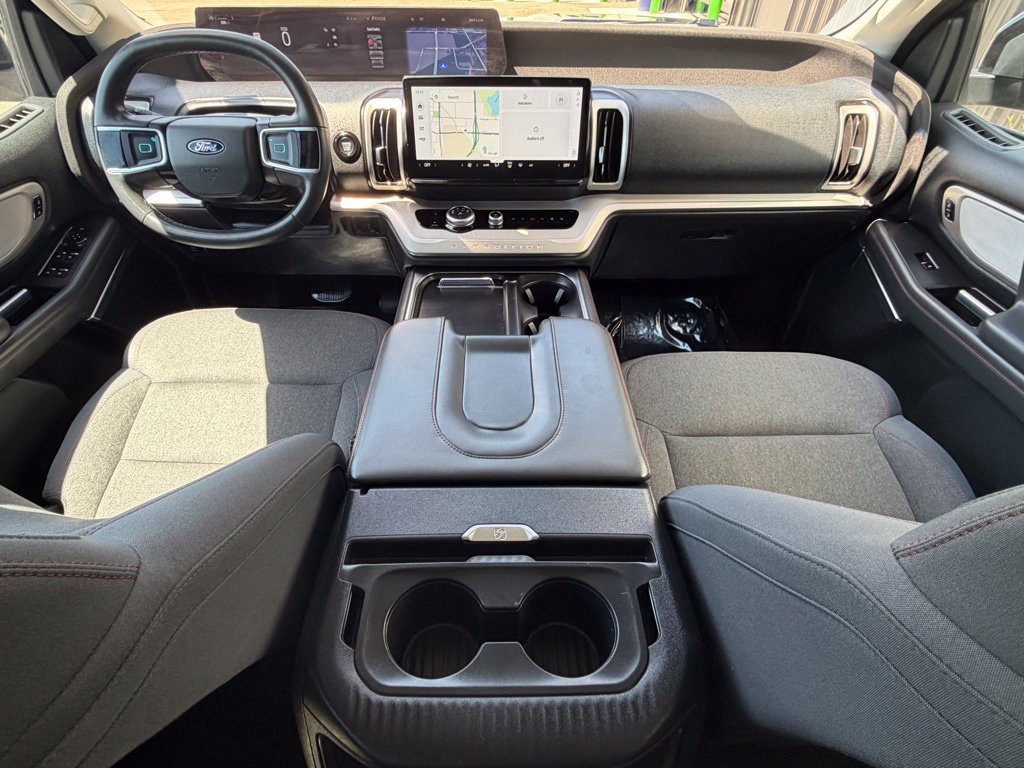 Used 2025 Ford Expedition Active AWD/4WD image 12