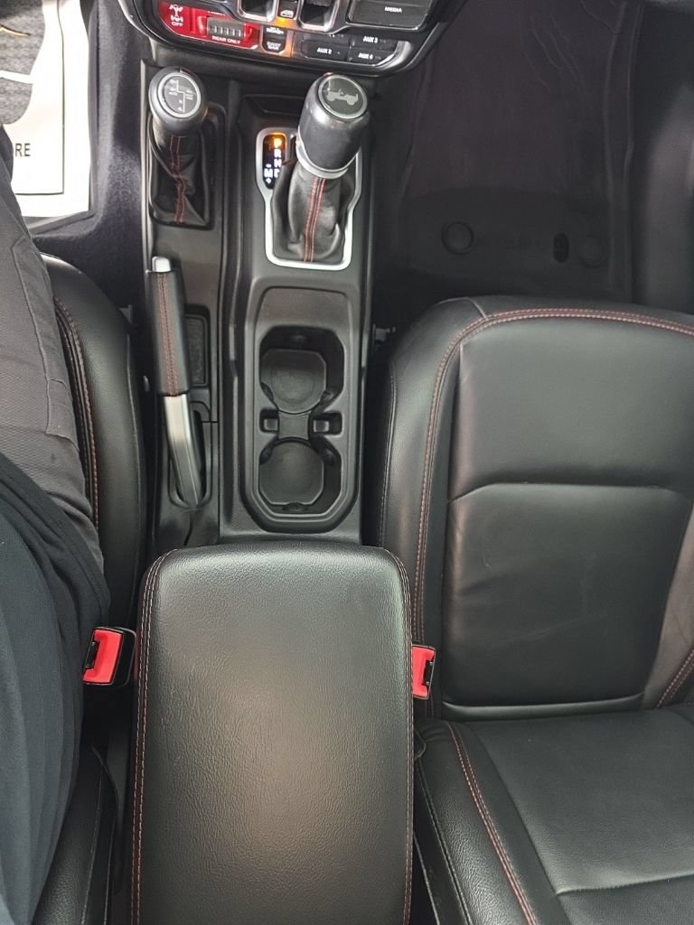 Used 2021 Jeep Wrangler Unlimited Rubicon AWD/4WD image 25