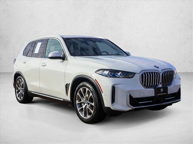 Used 2024 BMW X5 xDrive50e image 3