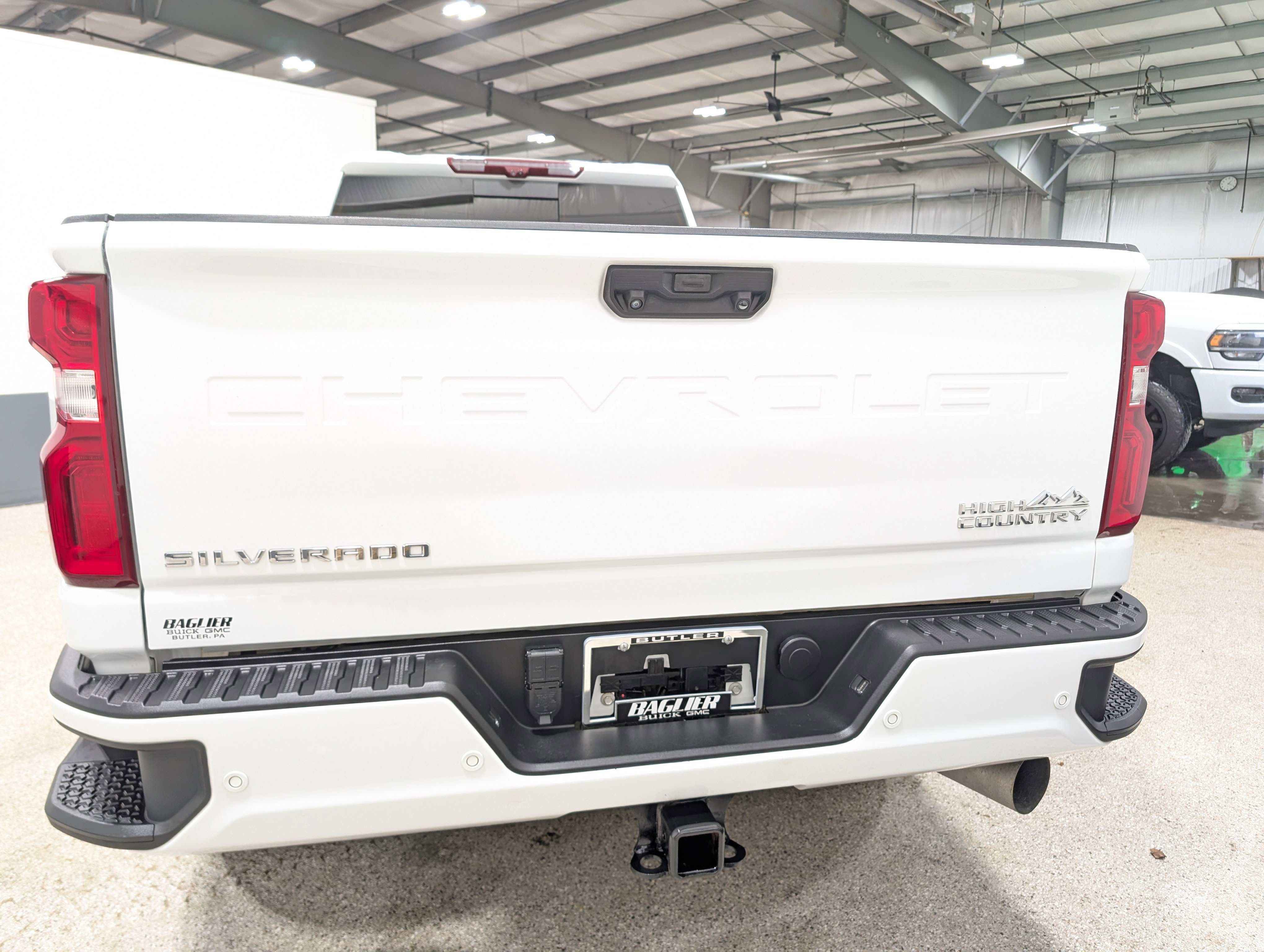 Used 2024 Chevrolet Silverado 3500 High Country w/ High Country Premium Package AWD/4WD image 4