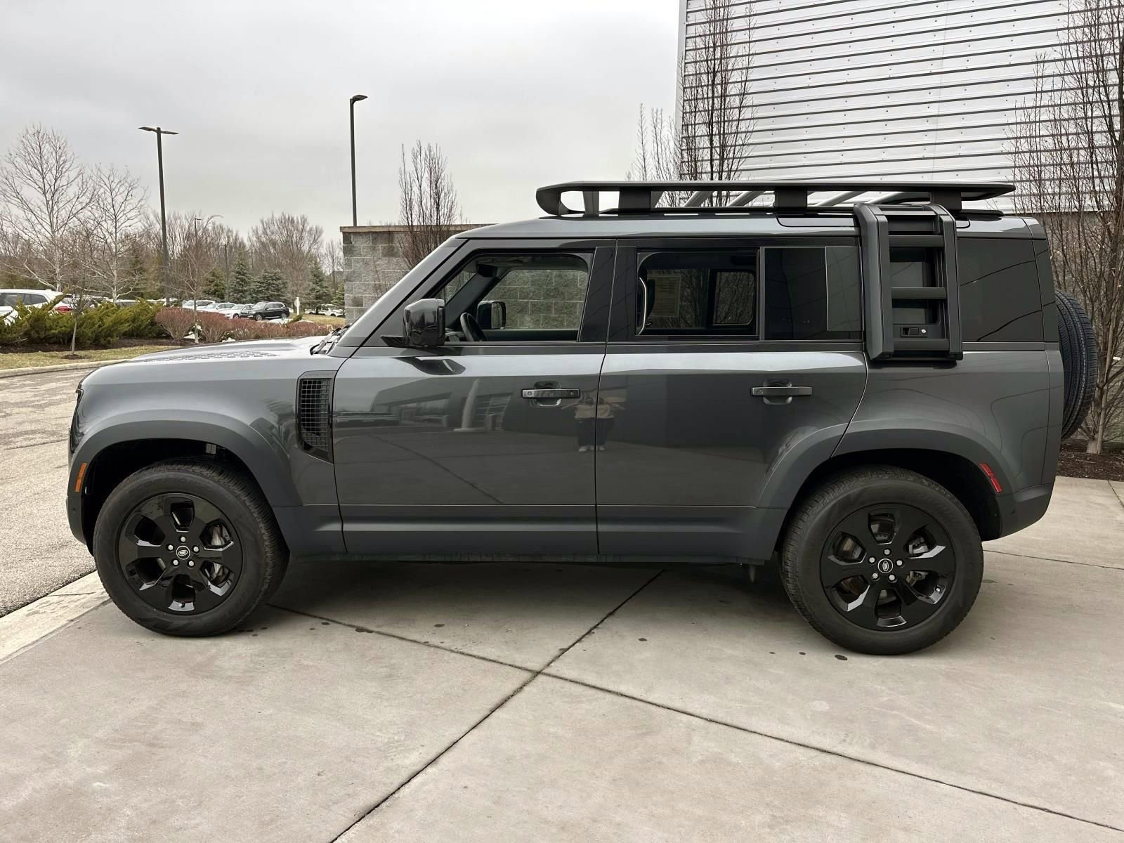 Used 2025 Land Rover Defender 110 S image 8