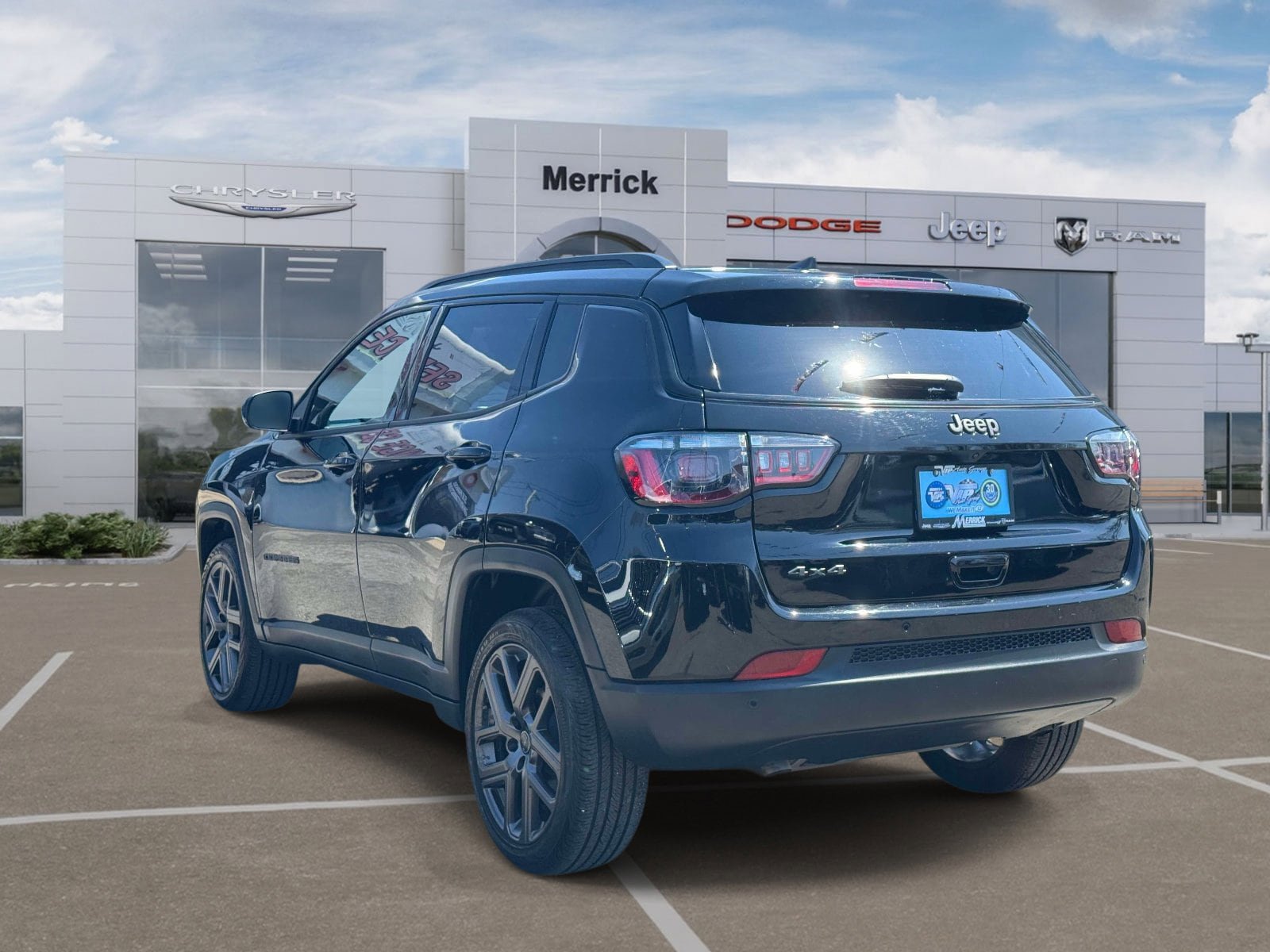 Used 2025 Jeep Compass Limited w/ Sun & Sound Group AWD/4WD image 8