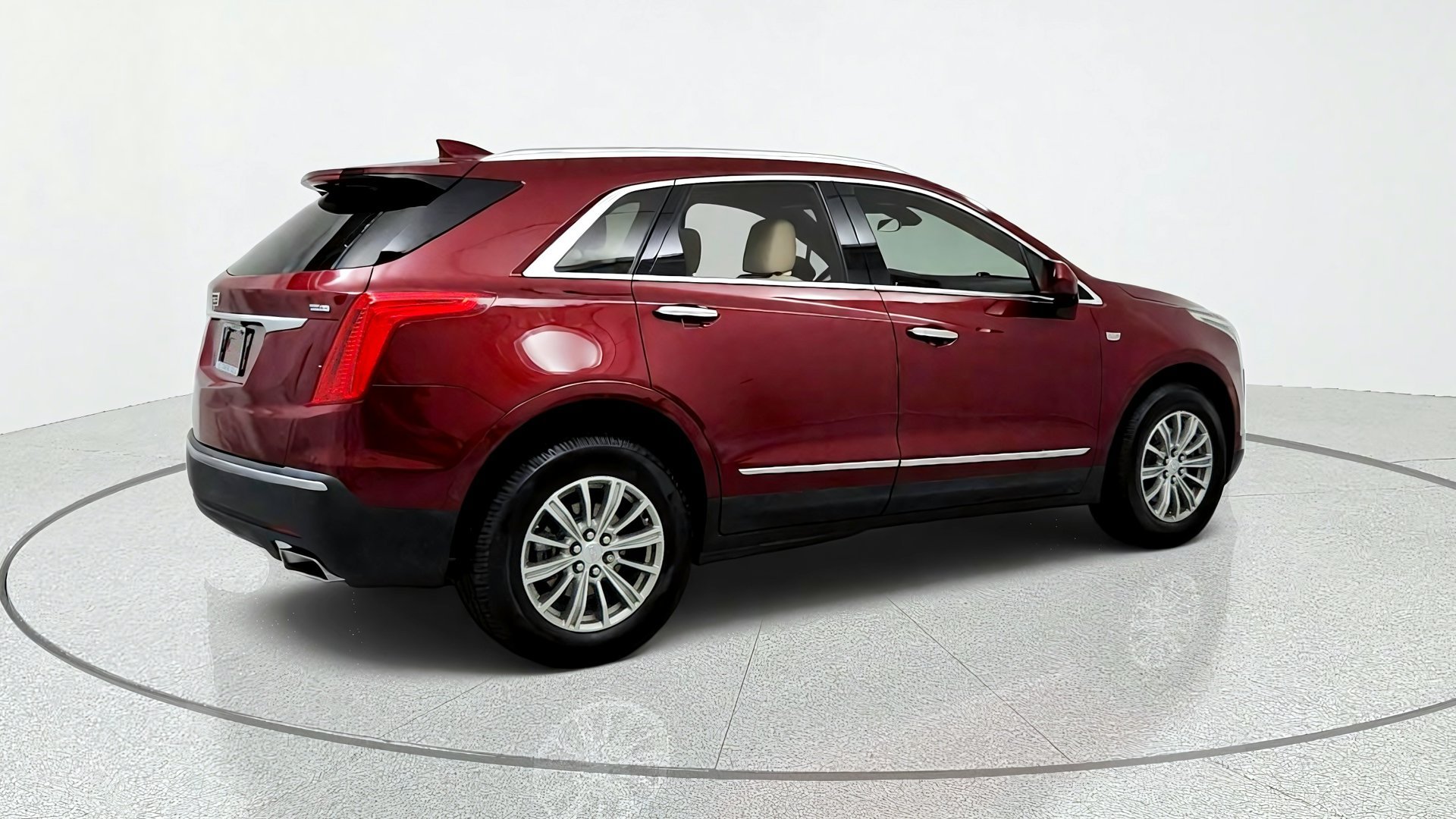 Used 2018 Cadillac XT5 Luxury w/ Driver Awareness Package FWD image 5