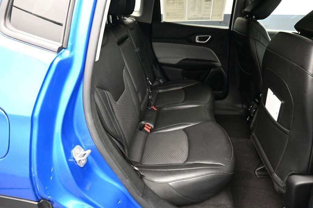 Used 2022 Jeep Compass Latitude w/ Sun and Sound Group AWD/4WD image 23