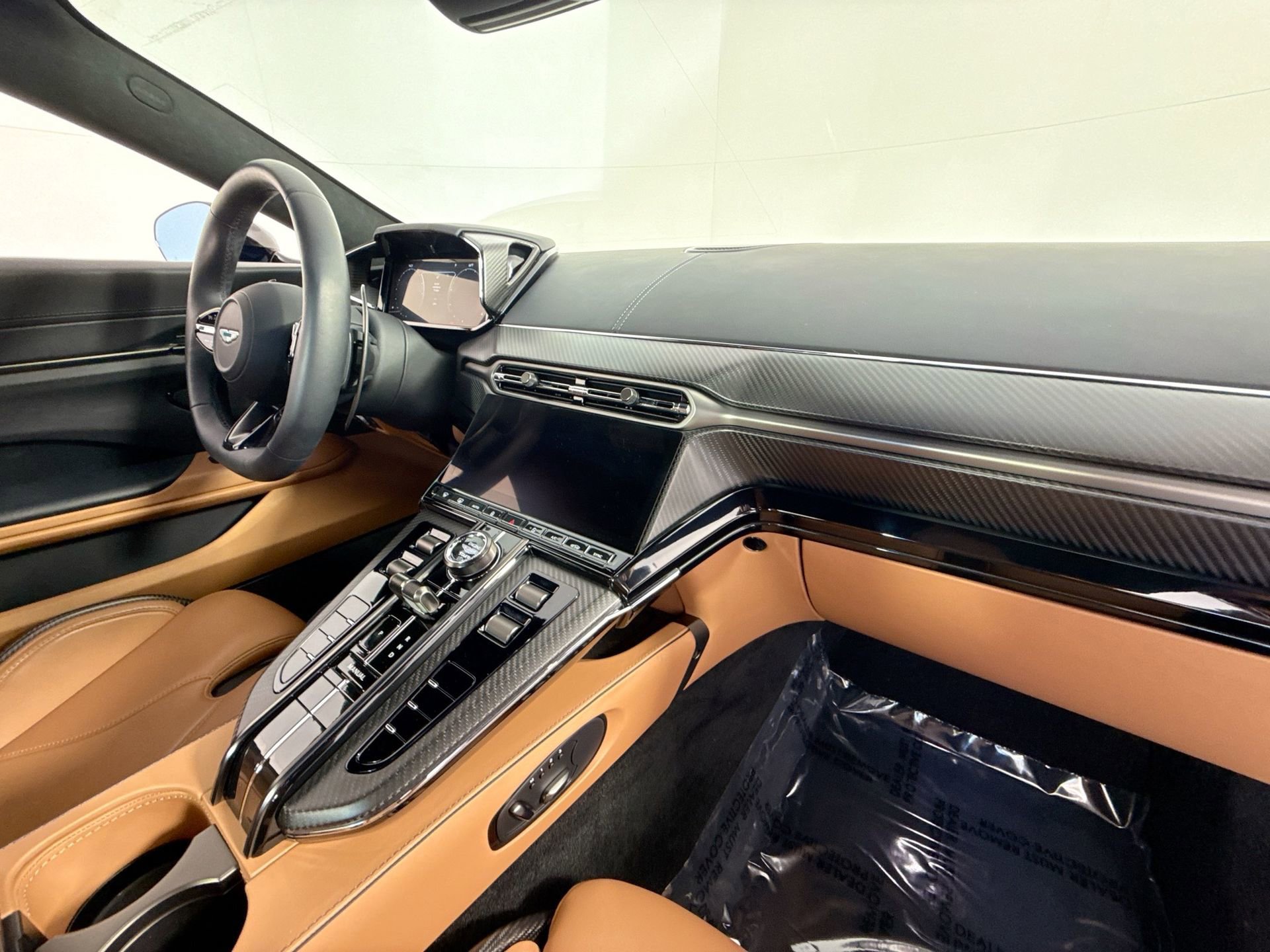 Used 2025 Aston Martin V8 Vantage Coupe image 23