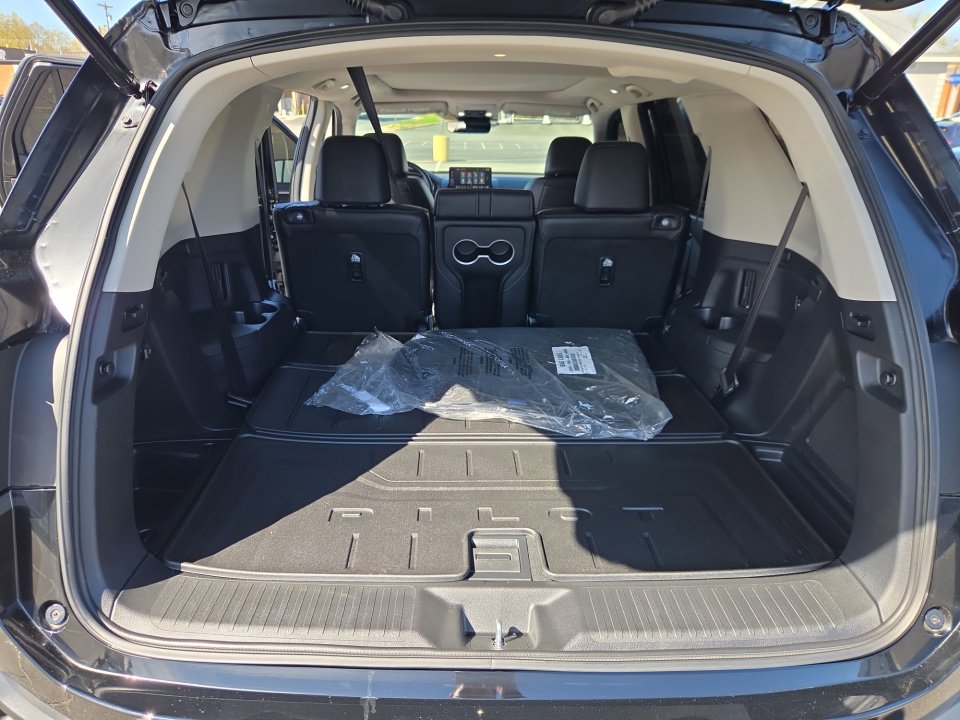 Used 2025 Honda Pilot Elite image 15