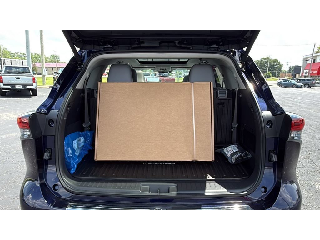 New 2026 Toyota Highlander Platinum AWD/4WD image 7