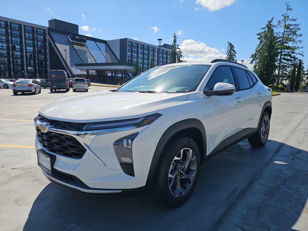New 2026 Chevrolet Trax LT w/ Driver Confidence Package FWD image 3