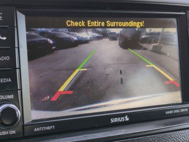 Used 2014 Chrysler Town & Country Touring-L w/ Driver Convenience Group image 15