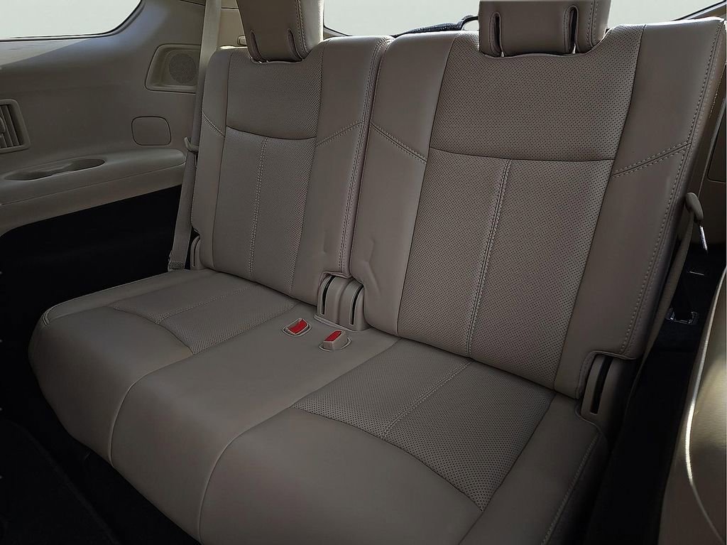 Used 2019 Nissan Pathfinder Platinum image 10