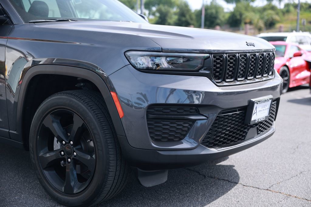 Used 2023 Jeep Grand Cherokee Altitude AWD/4WD image 7