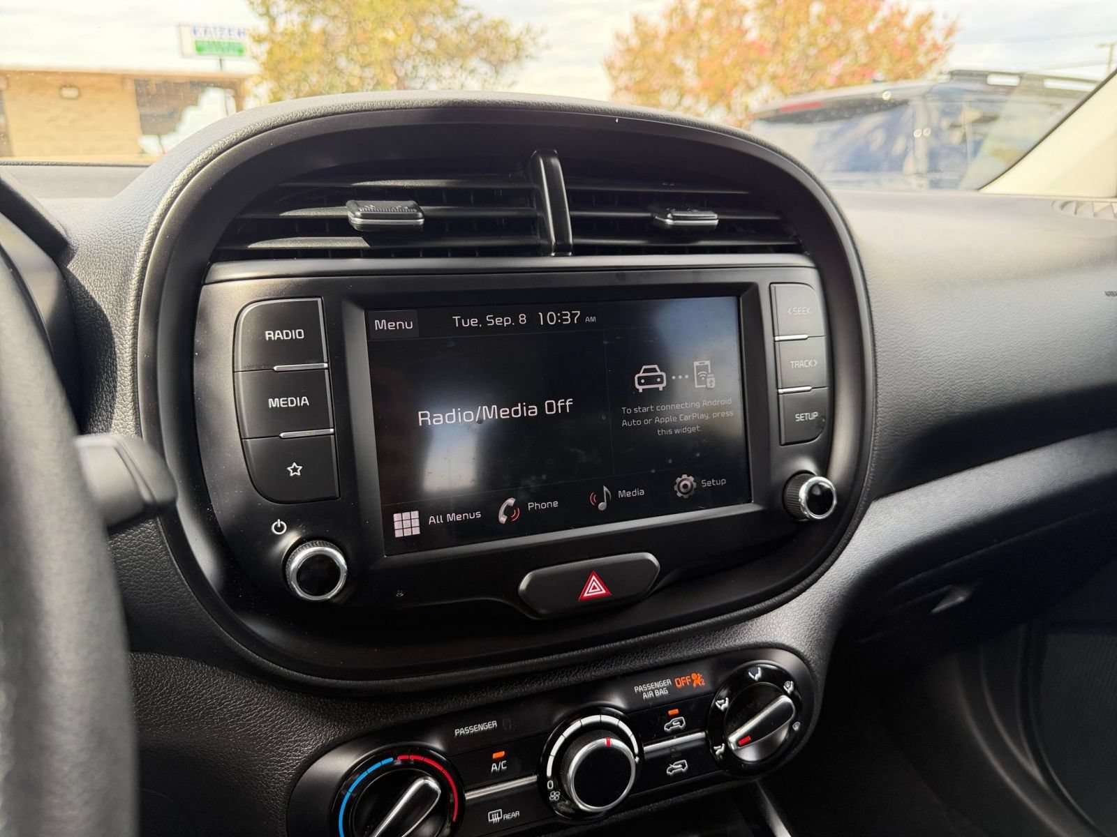 Used 2025 Kia Soul LX w/ LX Technology Package FWD image 19