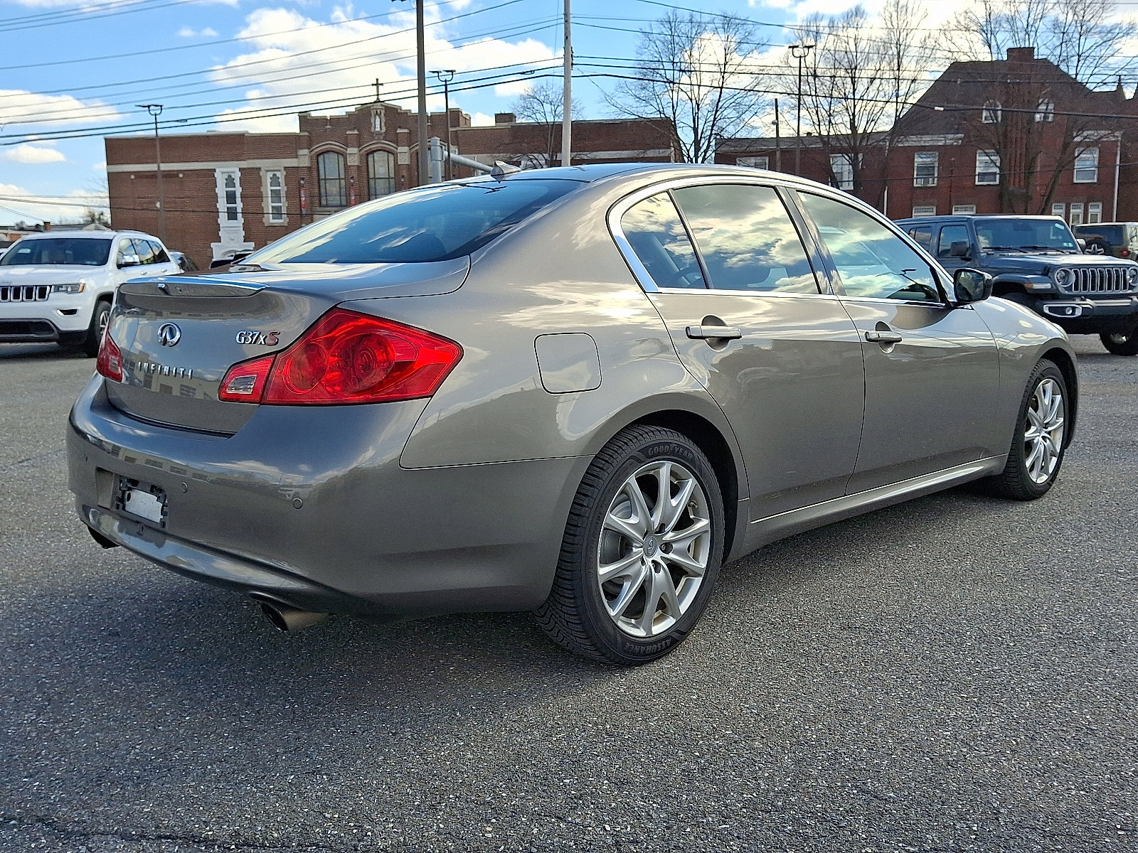 Used 2013 INFINITI G37 x w/ Premium Pkg AWD/4WD image 7