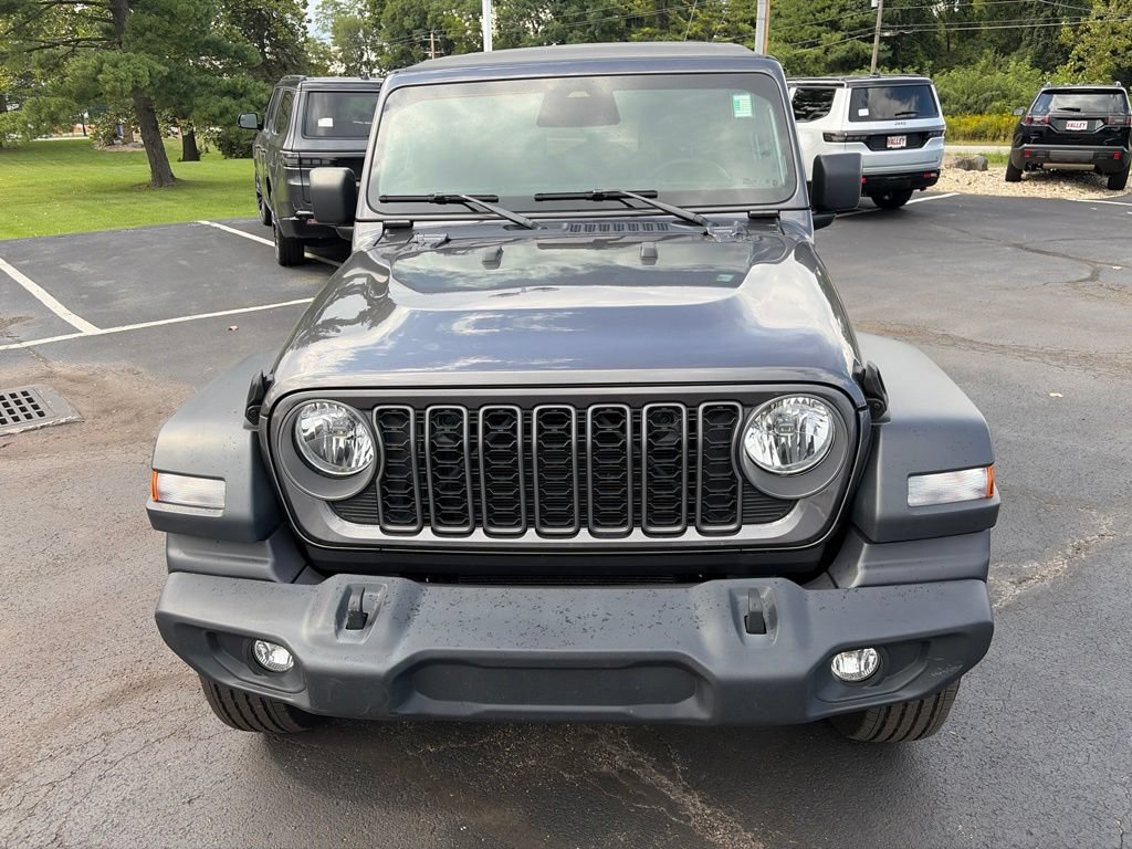 Used 2025 Jeep Wrangler Unlimited Sport AWD/4WD image 3