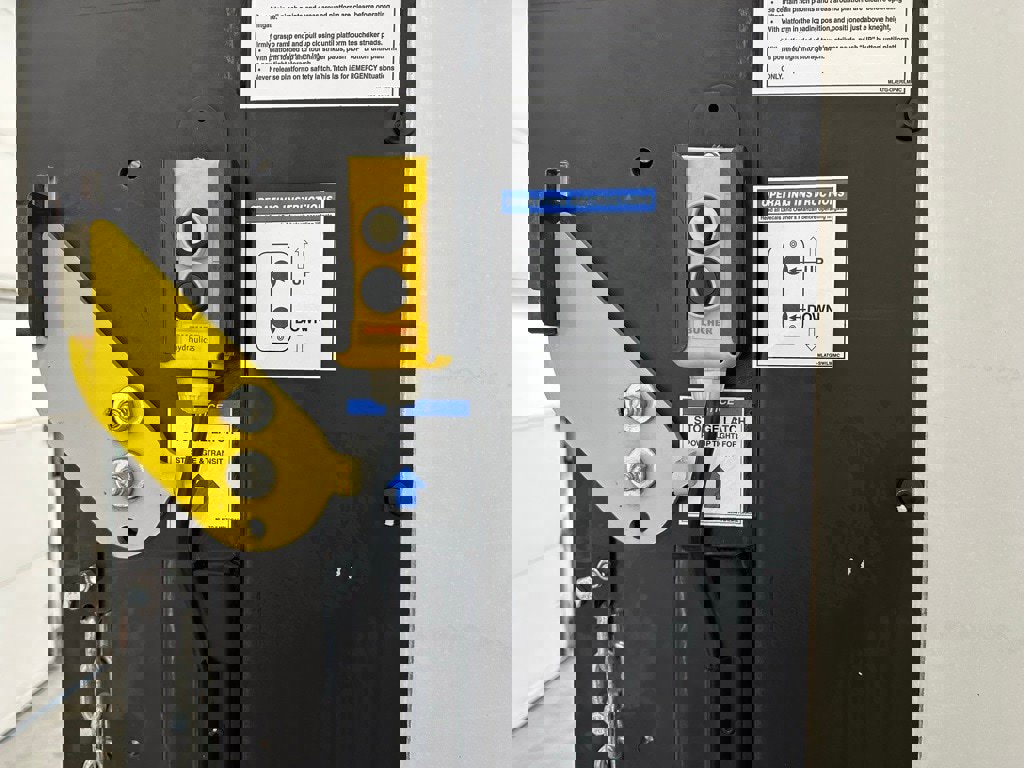 Used 2022 Chevrolet Express 3500 w/ Power Convenience Package image 33