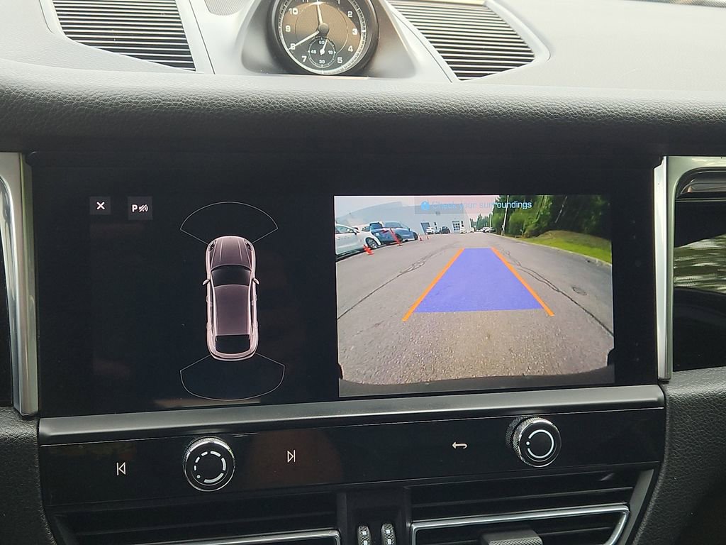 Used 2023 Porsche Macan image 10