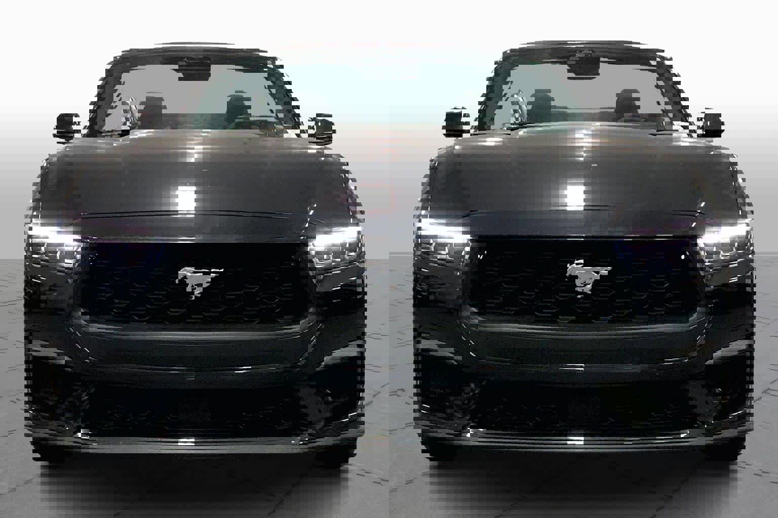 Used 2024 Ford Mustang Convertible image 3