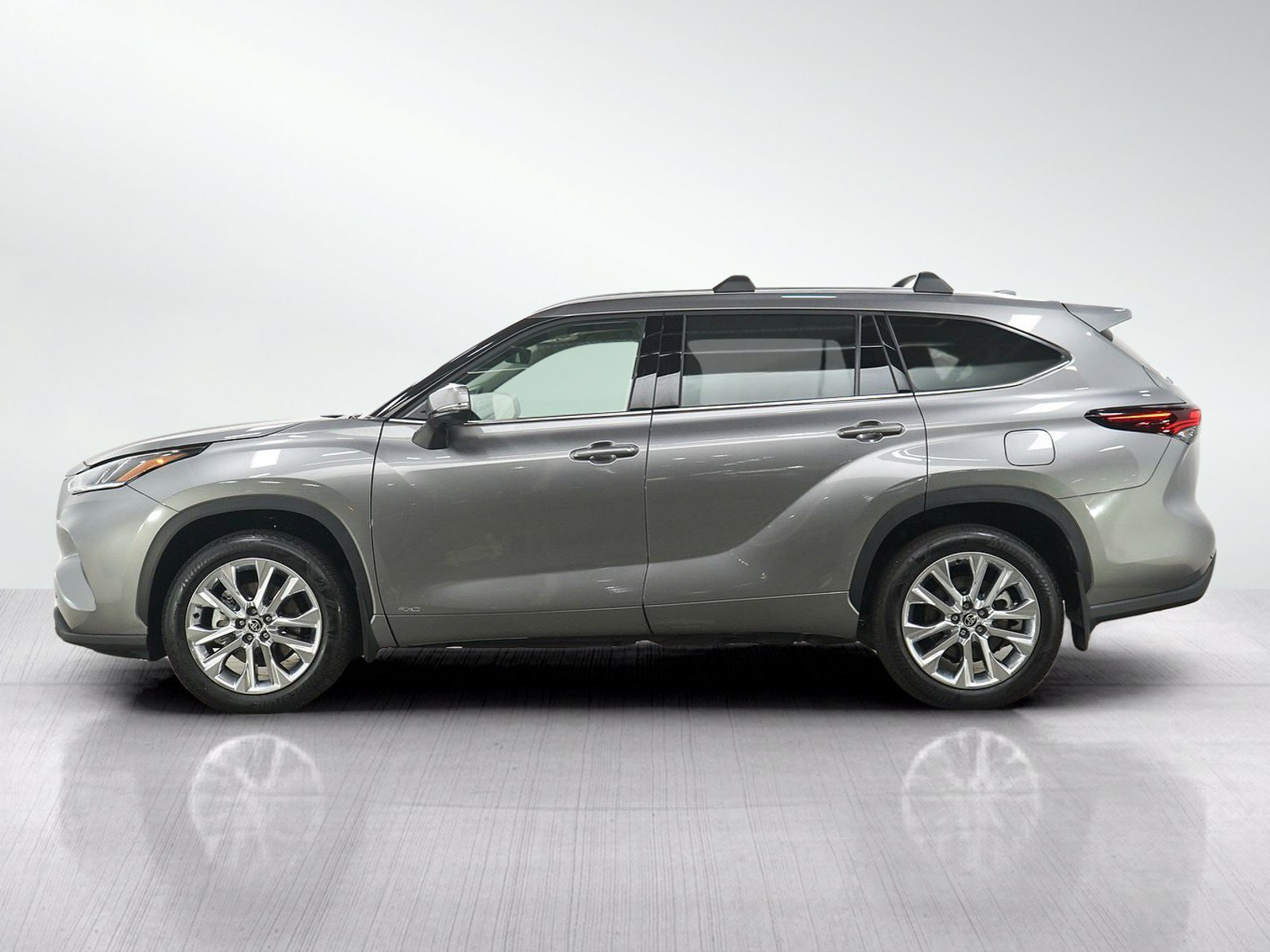 Used 2025 Toyota Highlander Limited AWD/4WD image 2