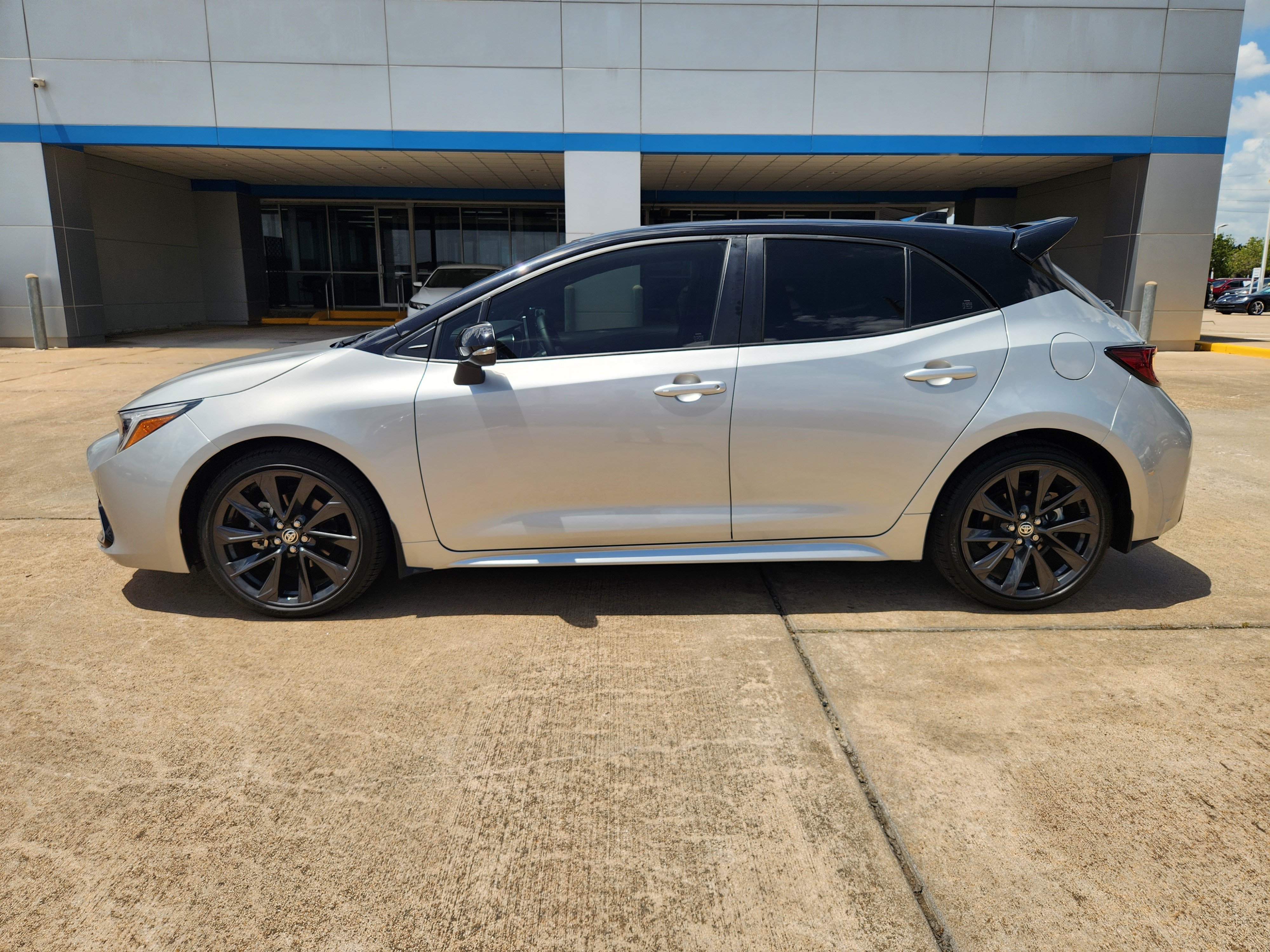 Used 2025 Toyota Corolla XSE FWD image 5