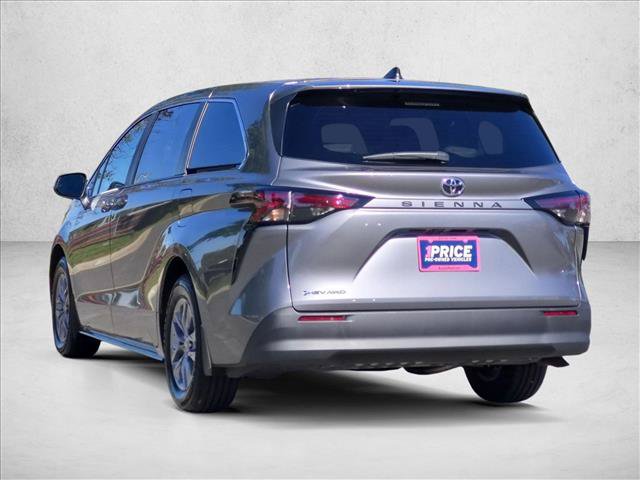 Used 2026 Toyota Sienna LE AWD/4WD image 8