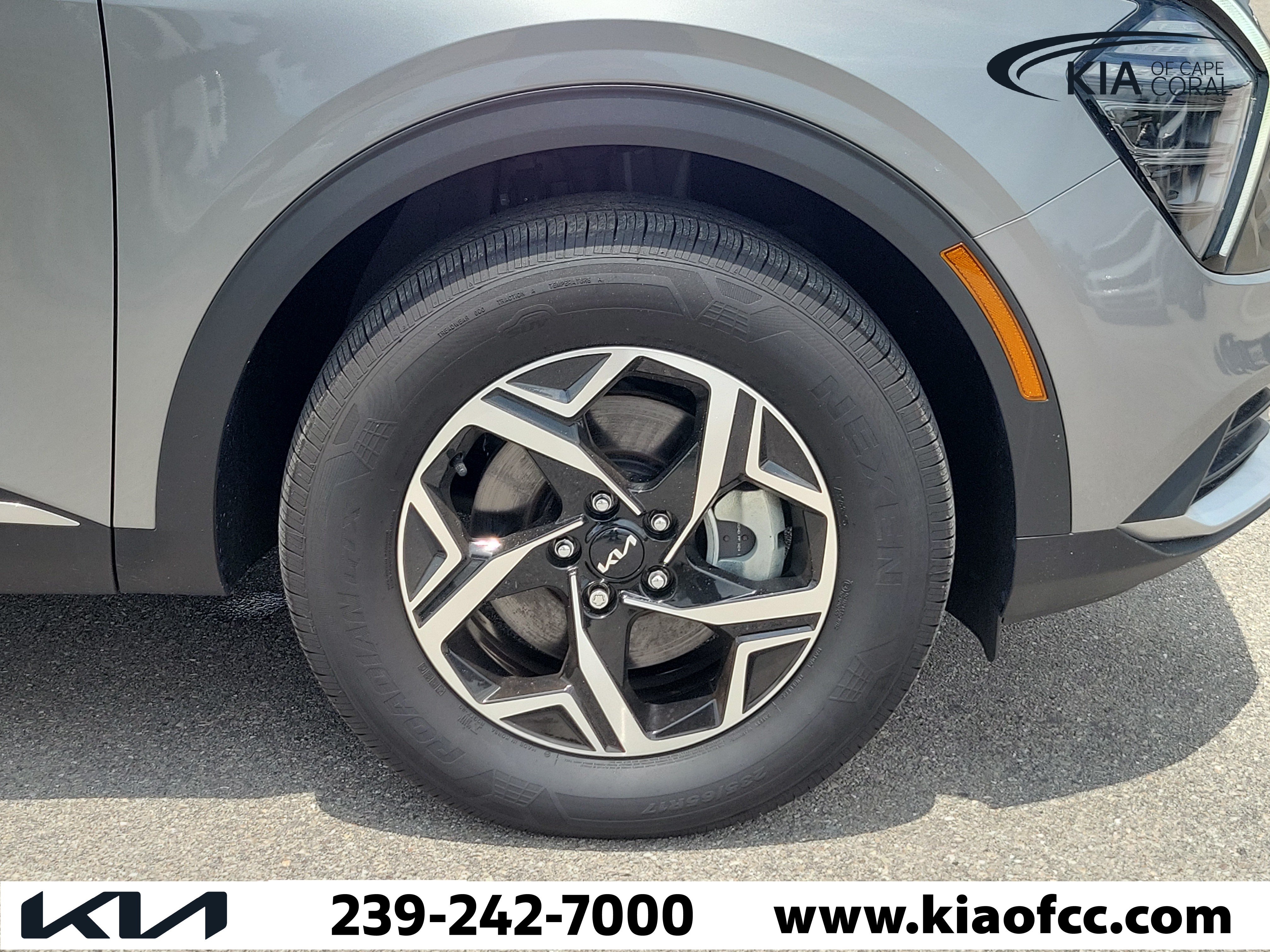 Used 2025 Kia Sportage LX AWD/4WD image 7