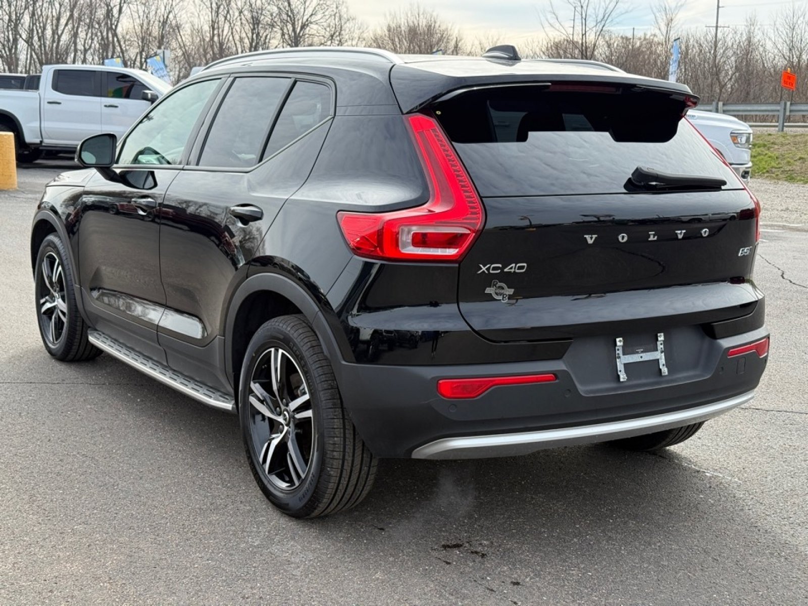 Used 2023 Volvo XC40 B5 Core AWD/4WD image 6