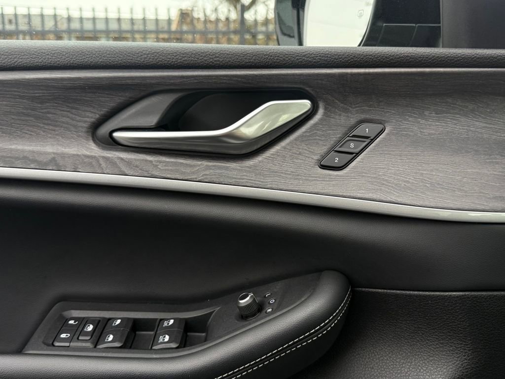 Used 2023 Jeep Grand Cherokee L Limited image 18