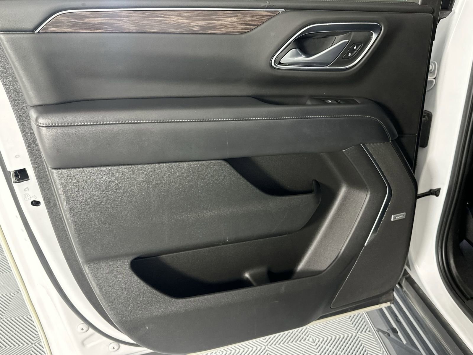 Used 2022 Chevrolet Suburban LT RWD image 30