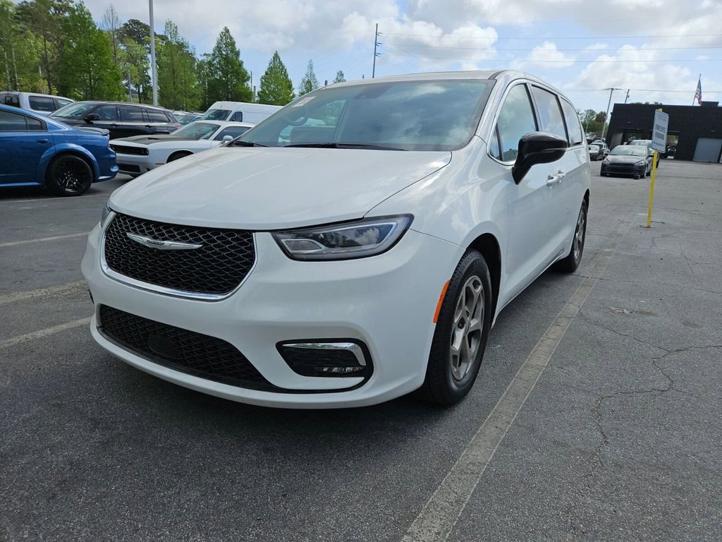 Used 2024 Chrysler Pacifica Limited image 2