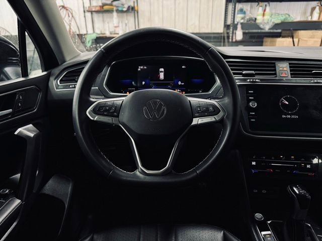 Used 2022 Volkswagen Tiguan SE w/ Panoramic Sunroof Package image 24