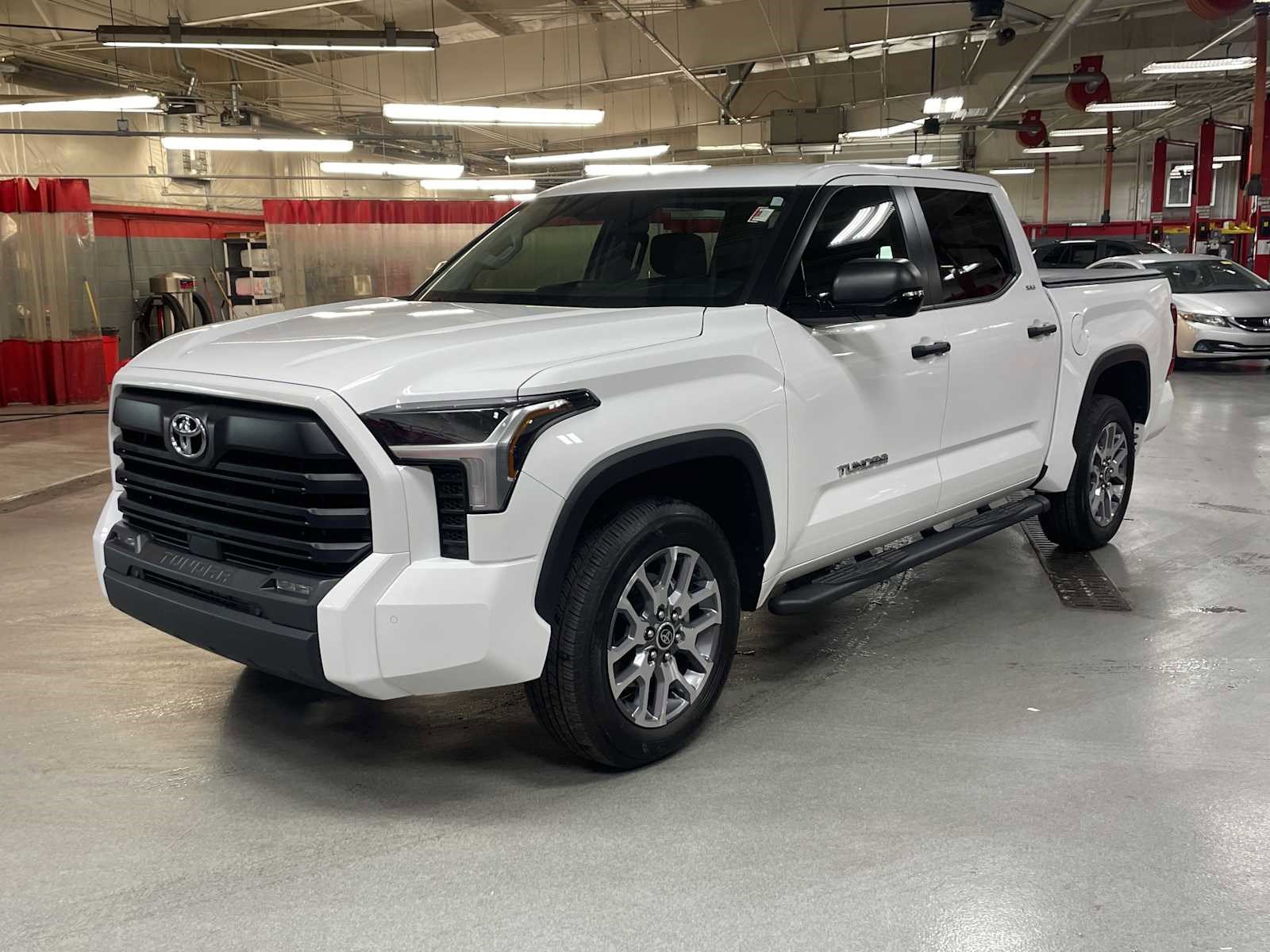 Used 2024 Toyota Tundra Limited w/ Power Package AWD/4WD image 5