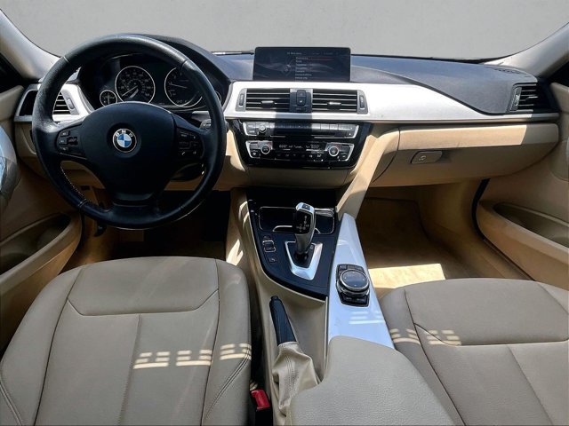 Used 2016 BMW 320i Sedan RWD image 16